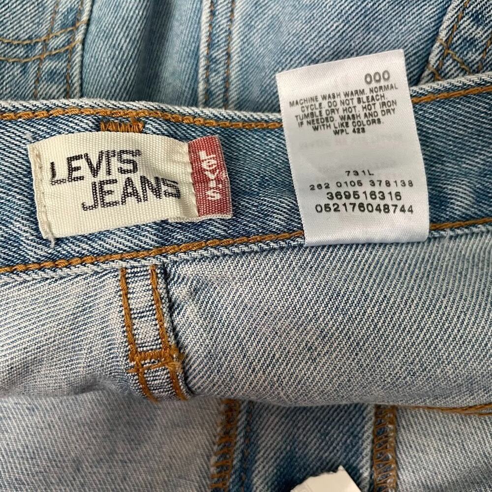 Levis 550 Women Size 14 Blue Jean Shorts Jorts 100% Cotton Rigid Denim Y2K 2000s - Picture 5 of 10